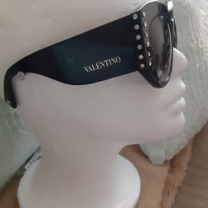 VALENTINO BLACK CAT EYE SUNGLASSES